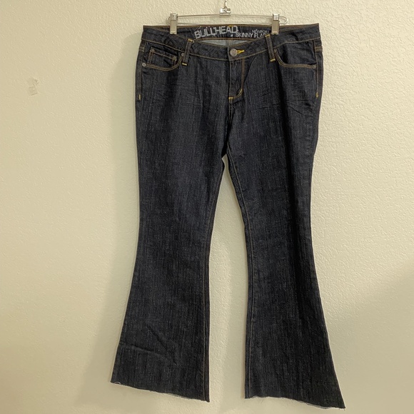Bullhead Newport Skinny Flare Jeans - Picture 1 of 8